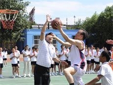 如何通过参加杯赛提升篮球训练效果_0